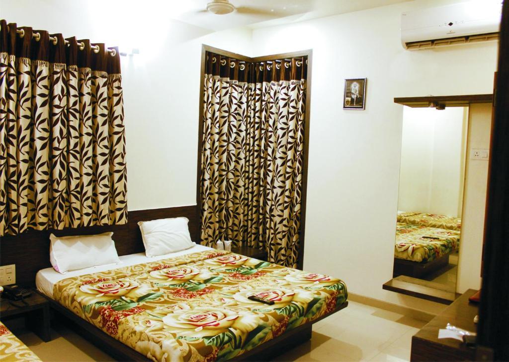 Hotel Shradha Saburi Palace Shirdi Phòng bức ảnh
